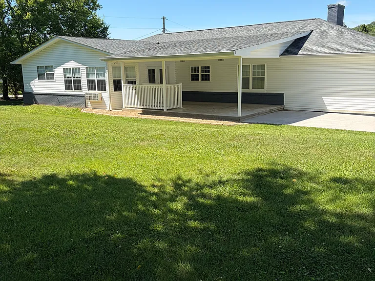 1616 Carpenters Campground Rd — Photo 2
