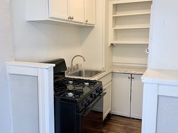 4th image of 109 E 40th St