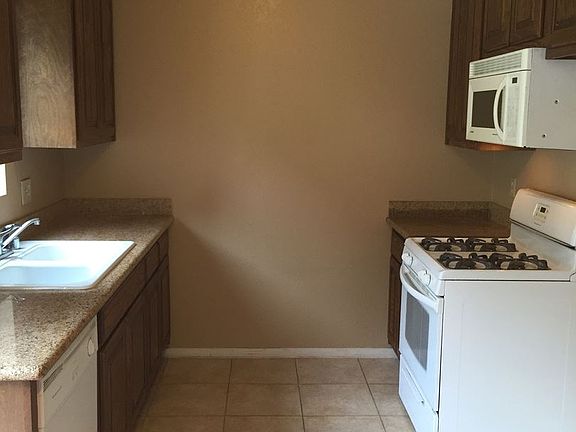 5th image of 784 Stanley Ave #03