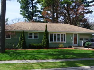 3097 Country Club Dr, Muskegon, MI 49441