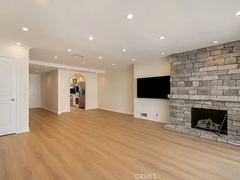 1088 Buckingham Ln — Photo 11
