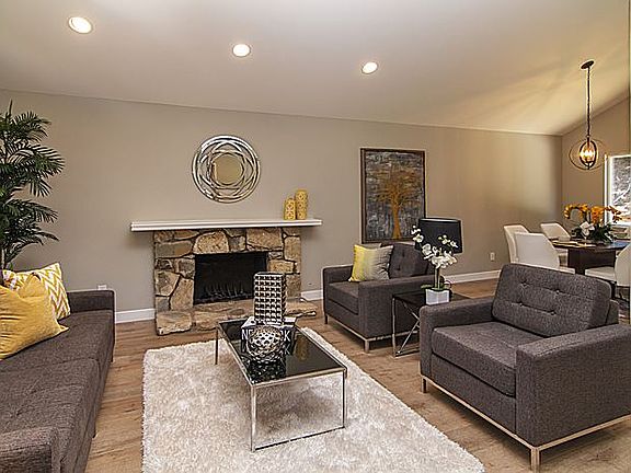 2nd image of 30693 Lakefront Dr
