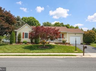 25 Fieldcrest Dr, Littlestown, PA 17340