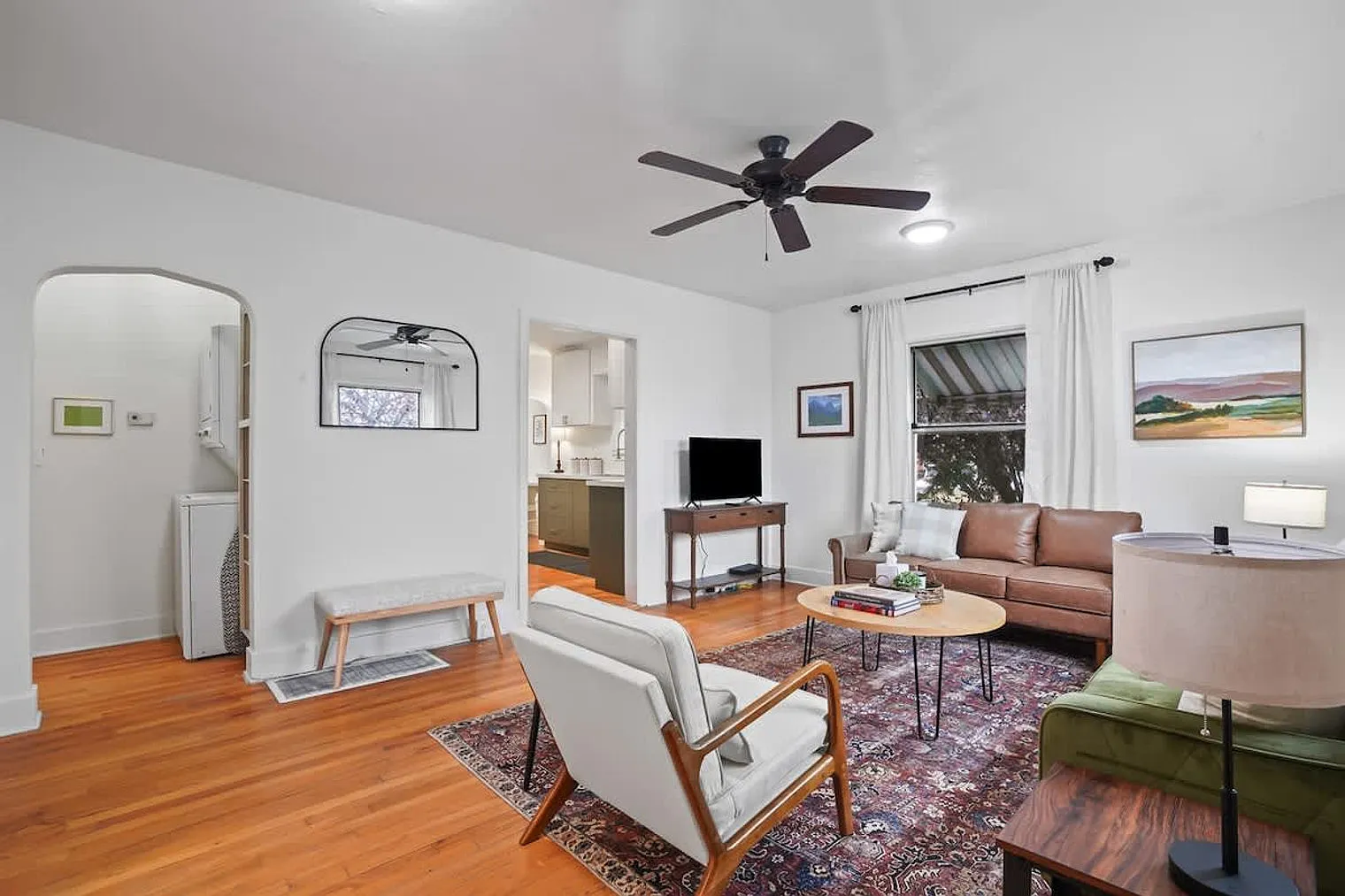 2 bed, 1.0 bath, 990 sqft, $3,843 — Photo 3
