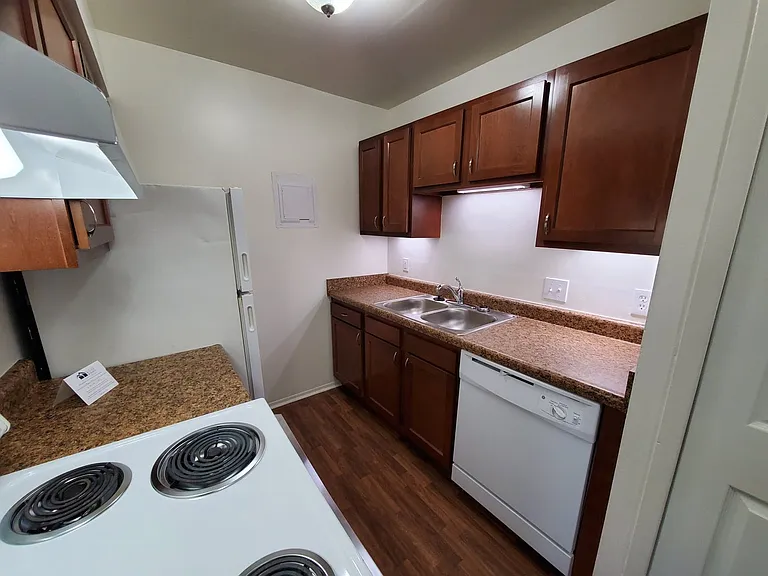 Woodland Place Apartments — Photo 32