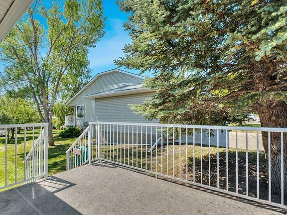 3rd image of 33 E Riverview Point SE