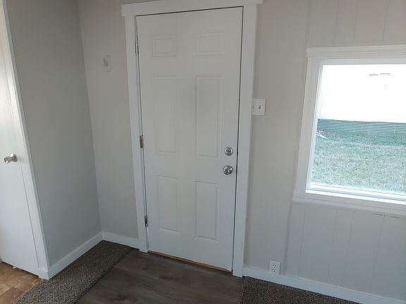 4th image of 185 Nassau Dr