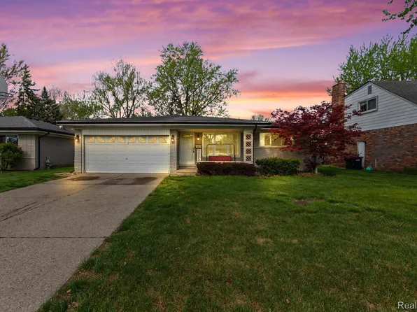 36827 Myra Ct, Sterling Heights, MI 48312