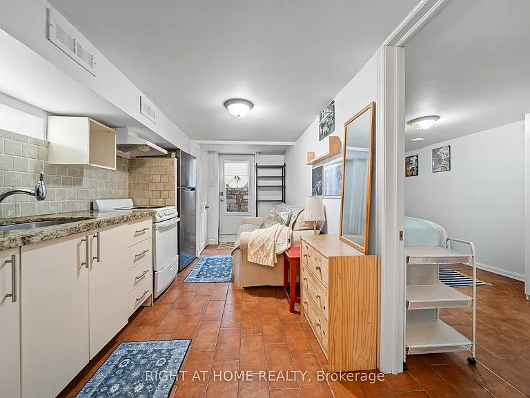 490 Brock Ave #4 — Photo 7