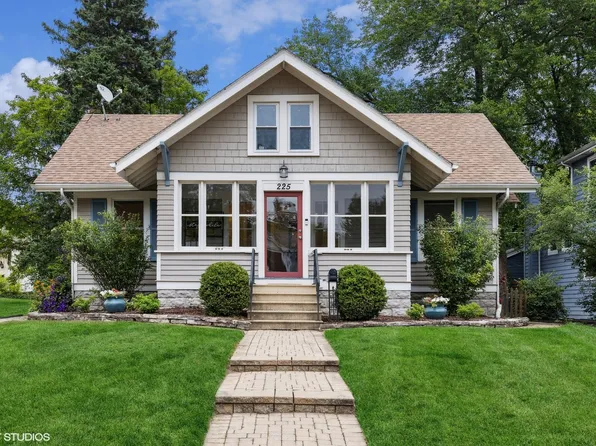225 S Washington St, Westmont, IL 60559