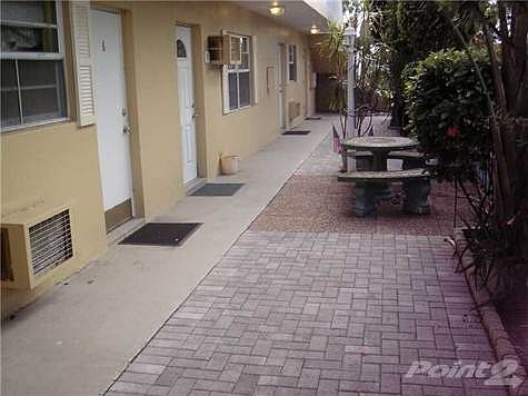 5th image of 4556 N Ocean Dr APT 1