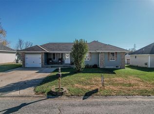 1224 Fowler Rd, Lebanon, MO 65536