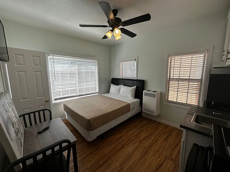 Soto Rose Apartments — Photo 13