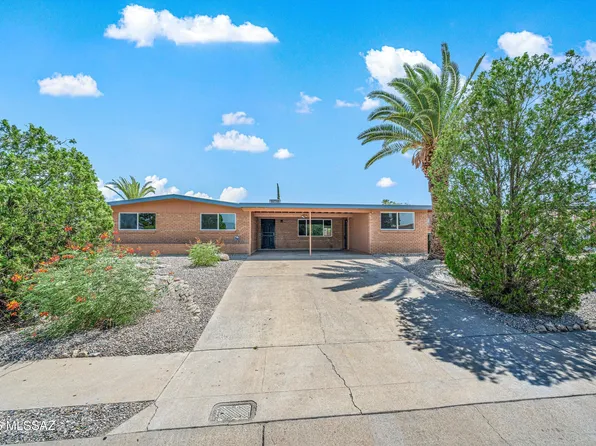 9048 E Pine Valley Dr, Tucson, AZ 85710