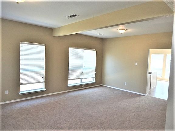 5th image of 1602 Windcastle Dr