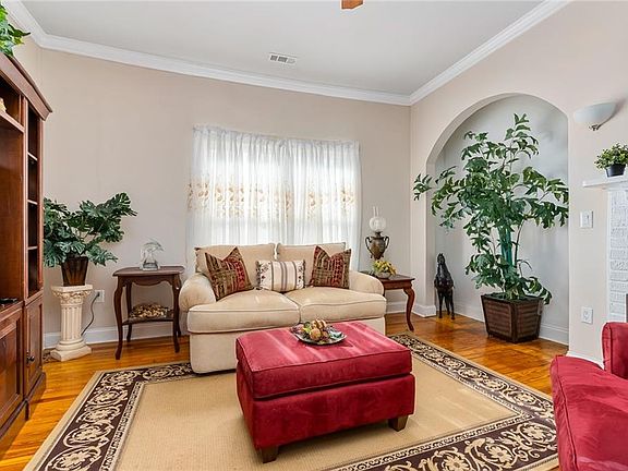 3rd image of 216 Riley St