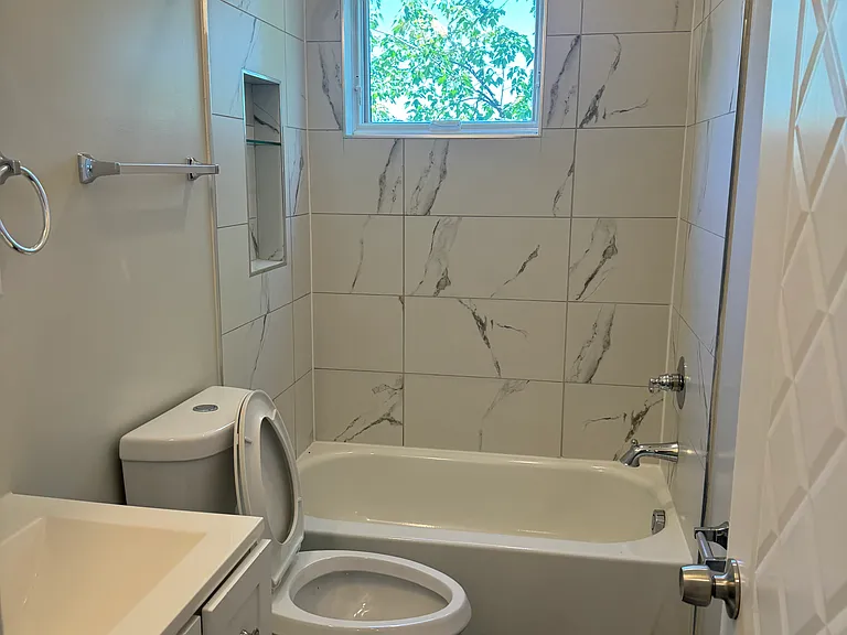 2622 University Pl NW #203 — Photo 7