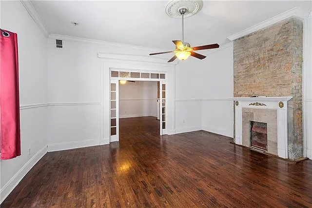 1136 Touro St — Photo 3