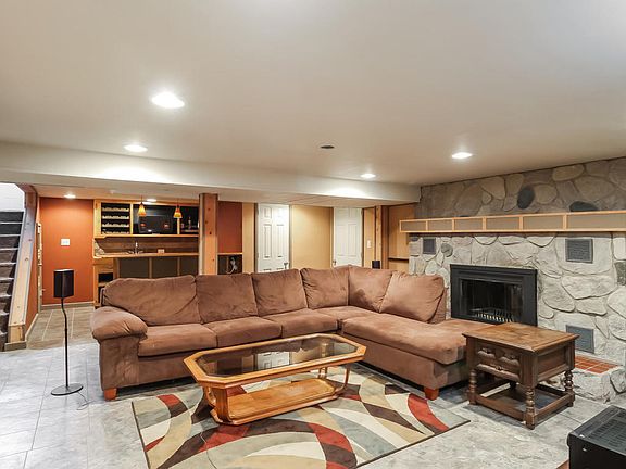 5th image of 74 Scotts Dr