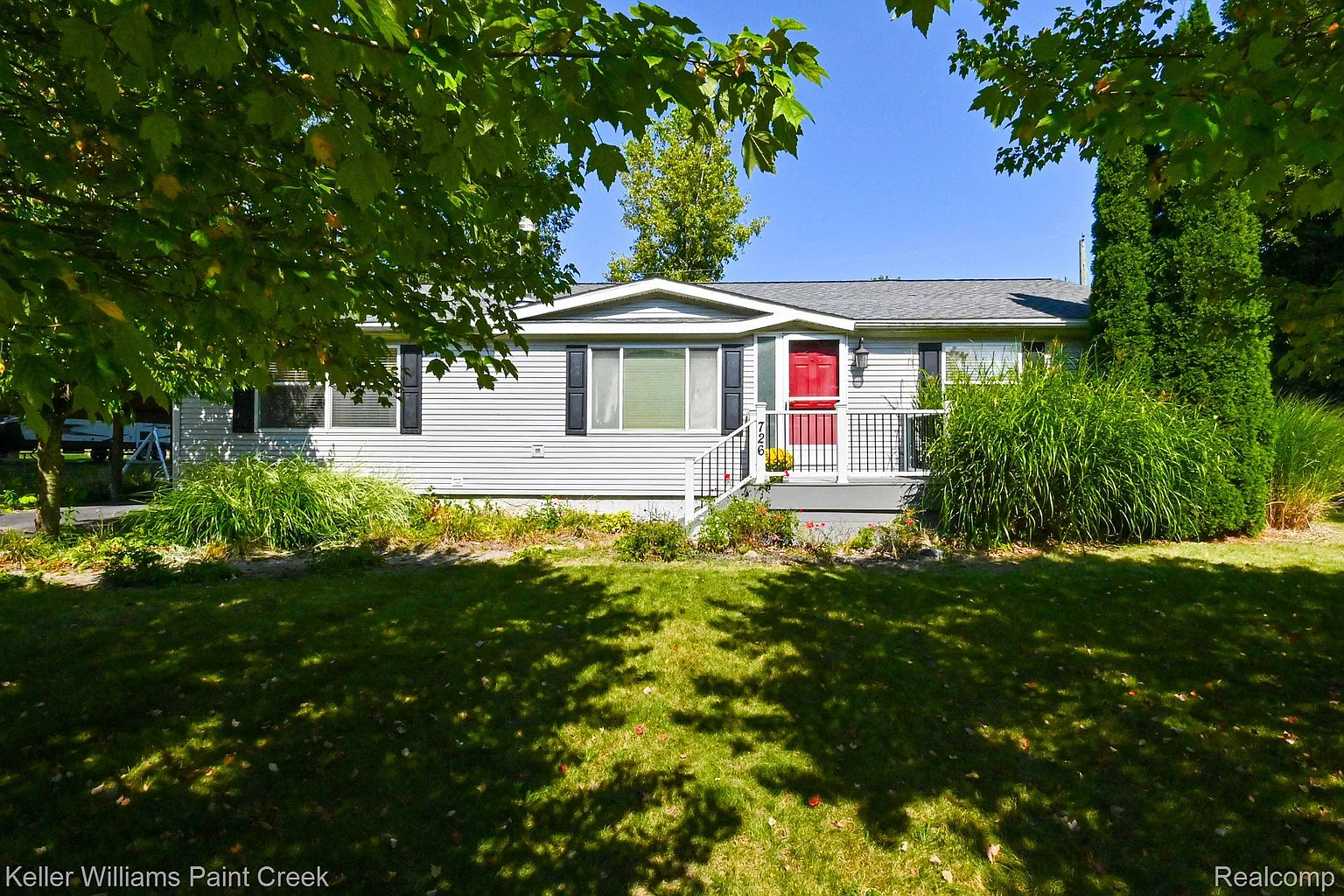 726 Amberwood St photo 1