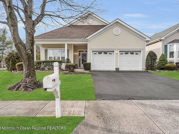 3rd image of 13 Summerfield Drive