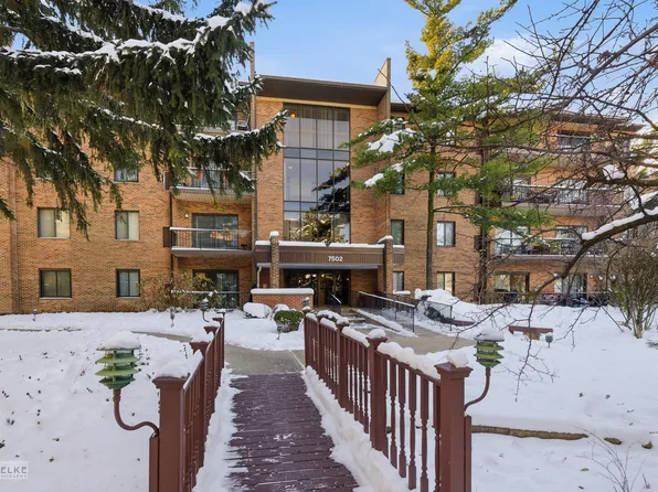 7502 Farmingdale Dr APT 206, Darien, IL 60561