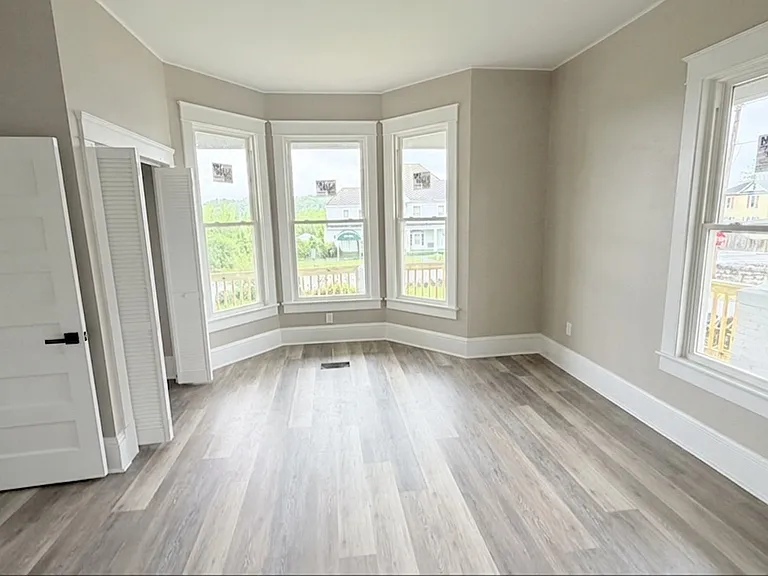 1201 Grove Ave — Photo 8