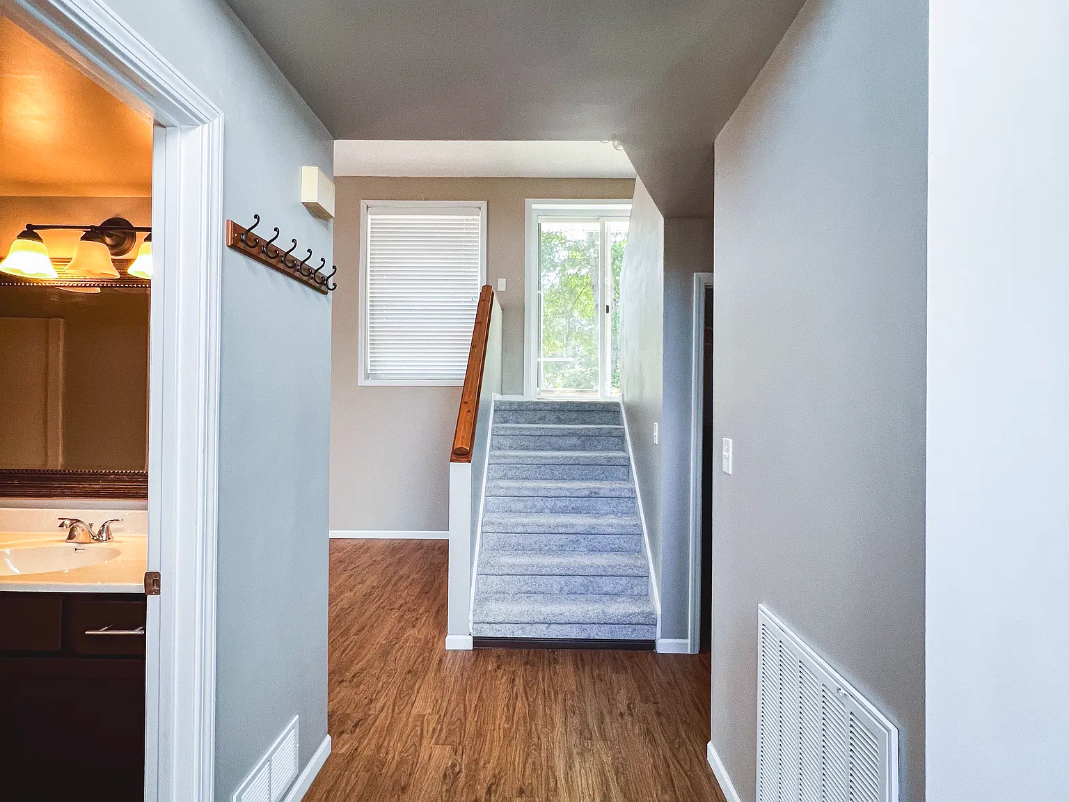 3 bed, 1815 sqft, $2,000 — Photo 3