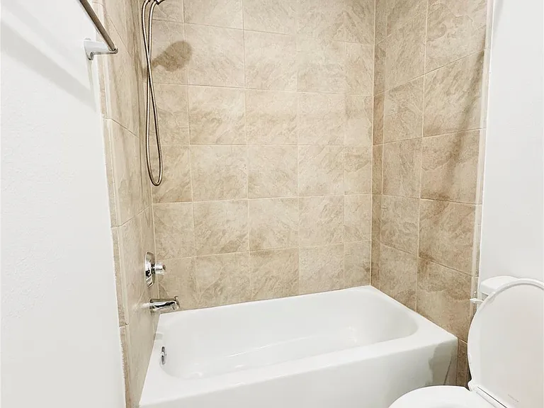 3846 Center St — Photo 34
