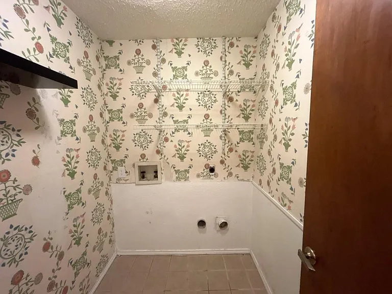 2412 Amber Hill Ln — Photo 36