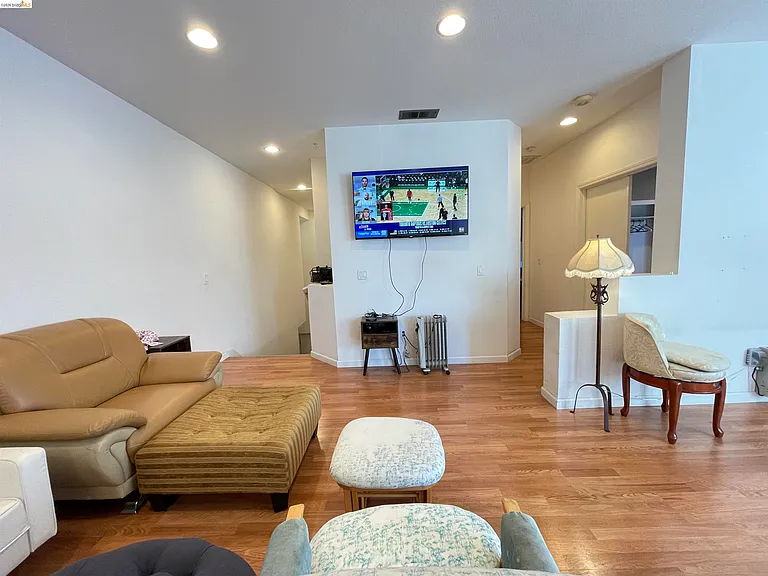 2507 Baywood Way — Photo 2