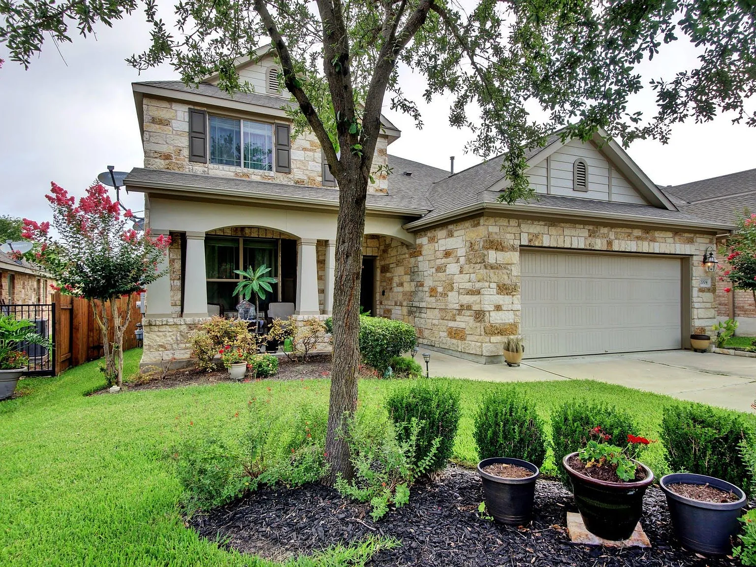 4 bed, 3.5 bath, 2692 sqft, $2,850 — Photo 1