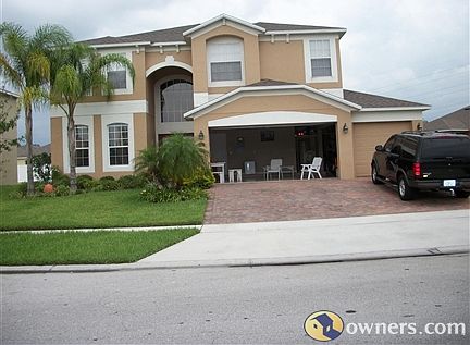 5 bedrooms 3 ful bathrooms like new..