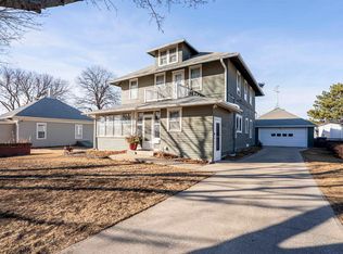 321 7th St SW, Le Mars, IA 51031
