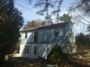 2A Beachdale Rd, Hampton Bays, NY 11946