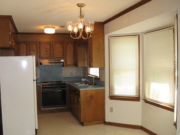 3rd image of 10820 Faringford Ct