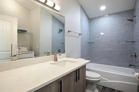 2487 Randall St — Photo 6
