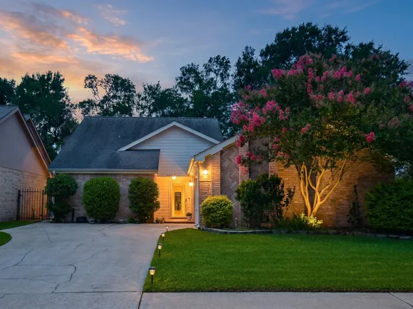1907 Rock Fence Dr, Richmond, TX 77406