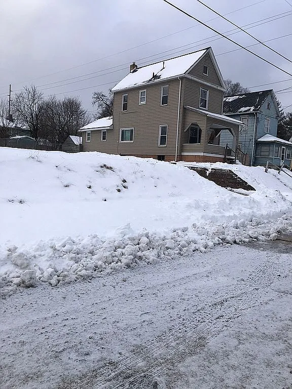 705 Dickson Ave photo 1