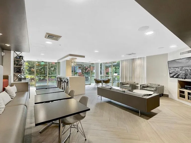 1240 India St #101 — Photo 33