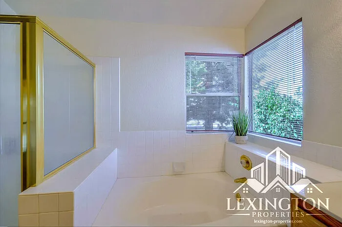 5941 Laguna Park Dr — Photo 33