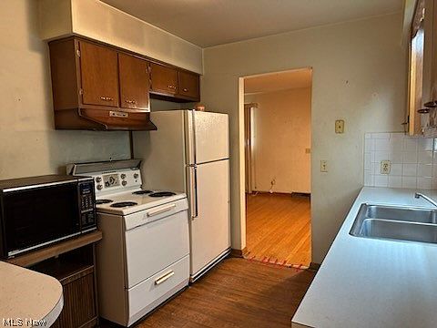 4th image of 901 32nd St