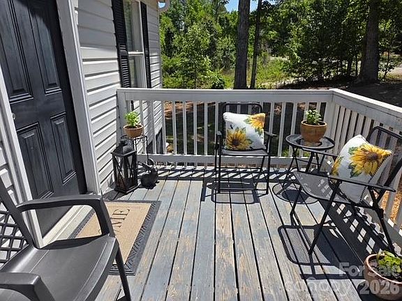 4th image of 744 Deer Park Rd