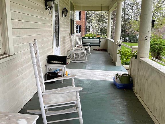 3rd image of 284 Lee St N