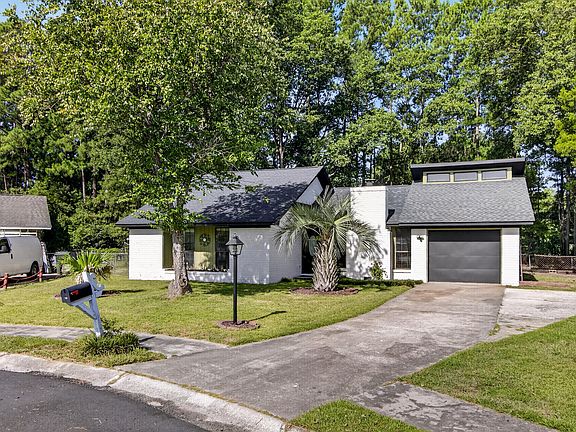 4th image of 410 Fox Hunt Rd
