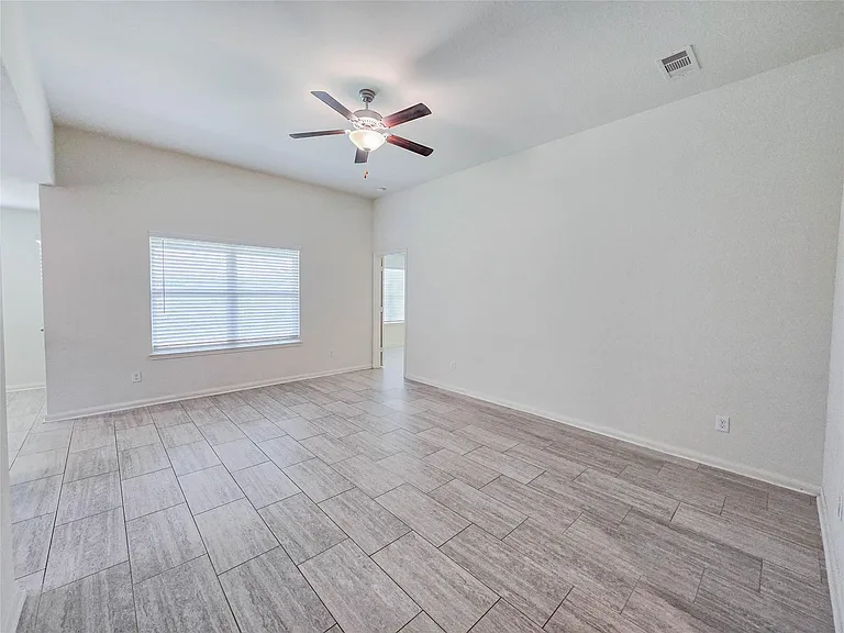 332 Lone Mountain Dr — Photo 4