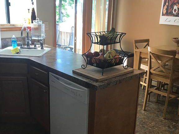 5th image of 150 Sandalwood Dr