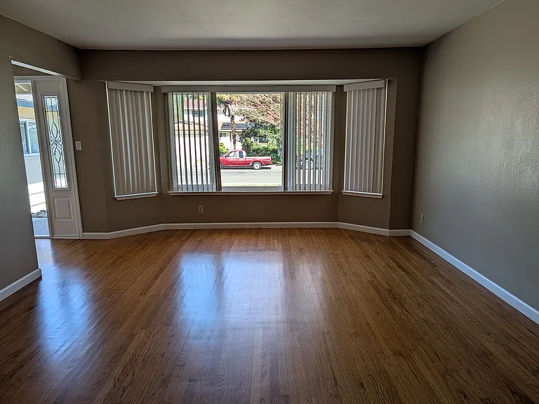 613 Whitehall Cir — Photo 5