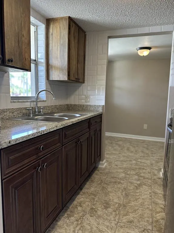 5521 Bay Blvd, apt 104 — Photo 2