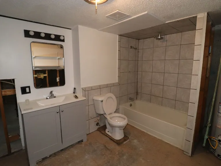 321 W 14th St — Photo 30